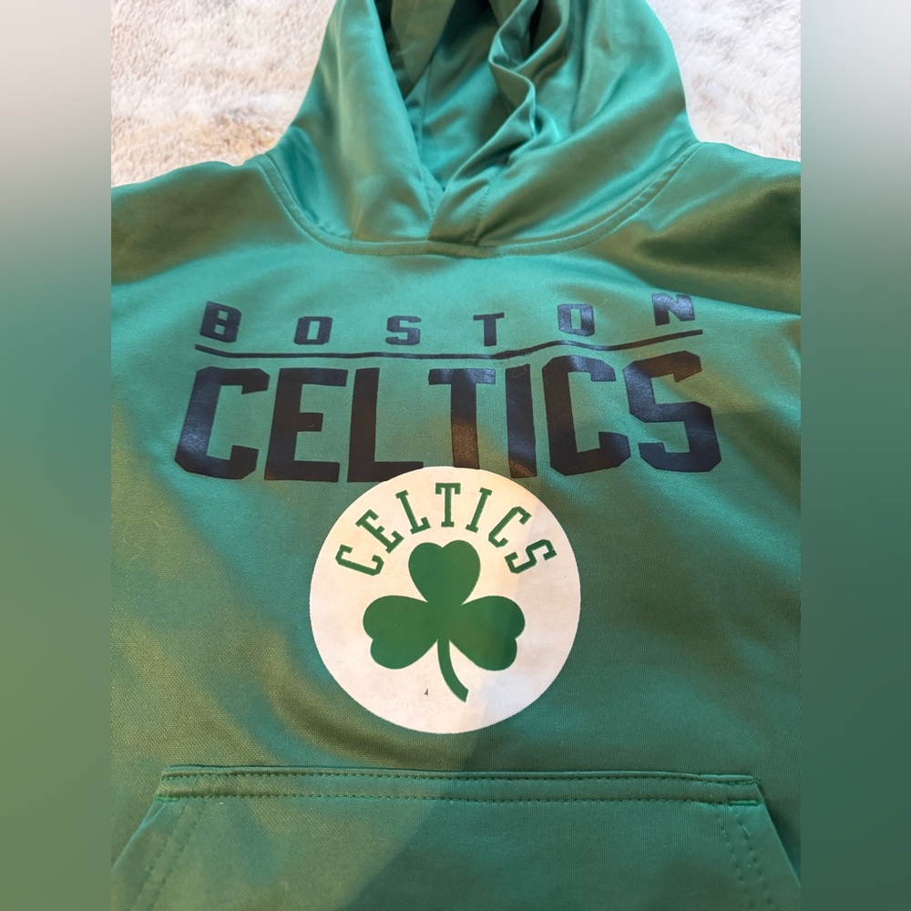 Youth medium Celtics hoody sweatshirt